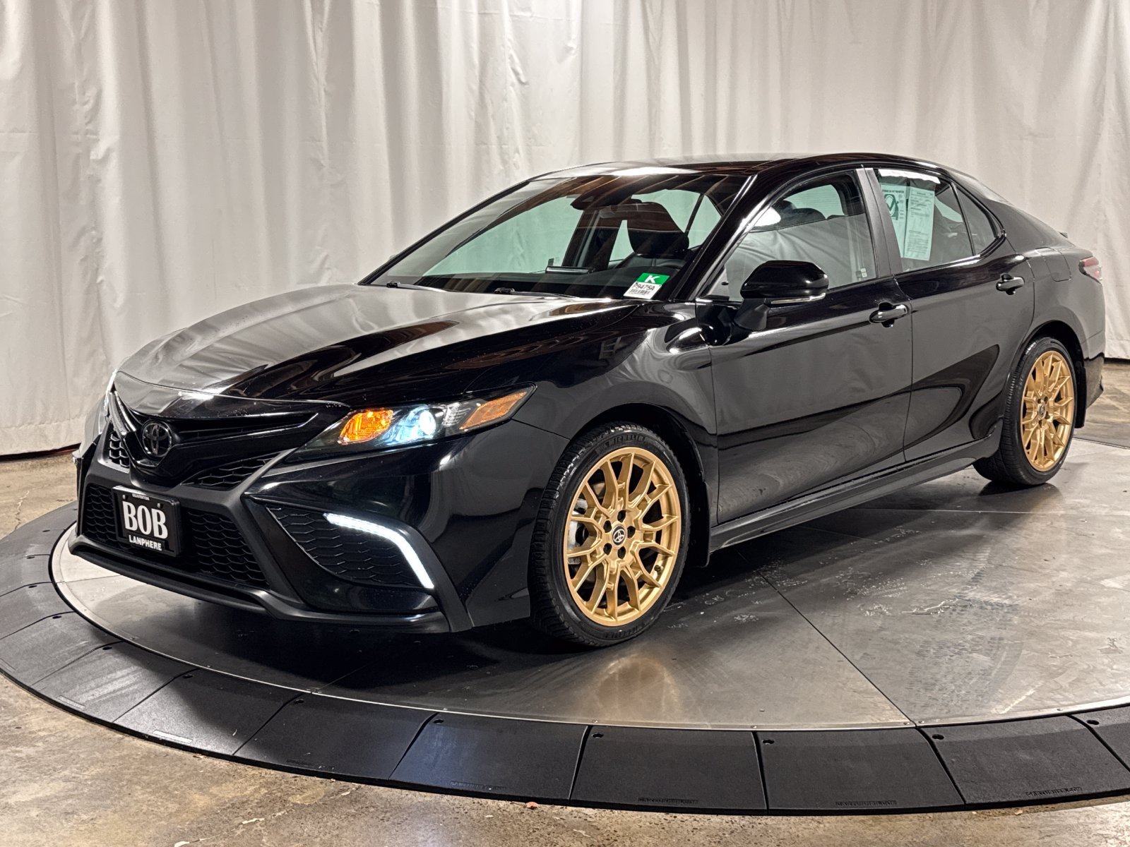 Used 2024 Toyota Camry SE w/ Convenience Package FWD image 1