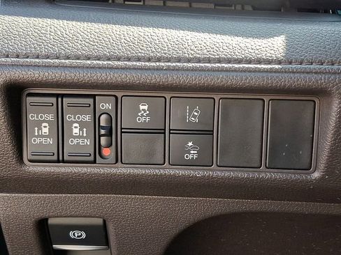 Used 2018 Honda Odyssey EX image 23