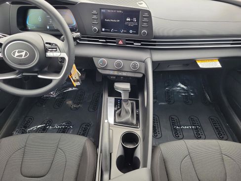 New 2026 Hyundai Elantra SE FWD image 17