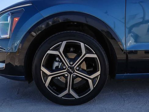 Used 2024 Kia Niro EX Touring FWD image 11