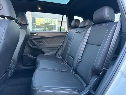 Certified 2022 Volkswagen Tiguan SE R-Line image 24