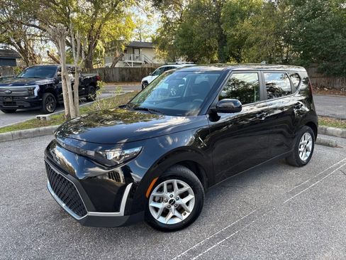 Used 2025 Kia Soul LX w/ LX Technology Package image 2