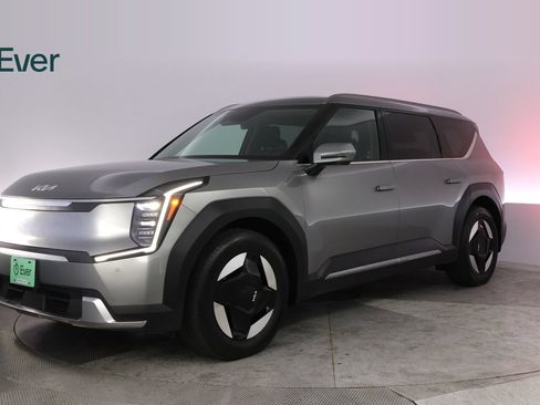 Used 2024 Kia EV9 Wind AWD/4WD image 2