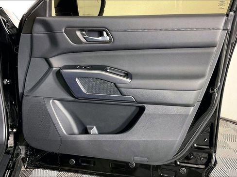 New 2026 Nissan Pathfinder SL image 24