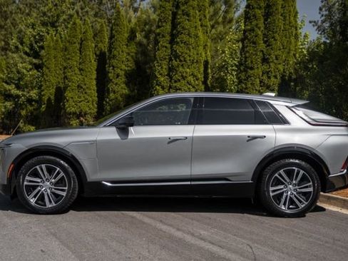 Used 2024 Cadillac Lyriq Luxury RWD image 9