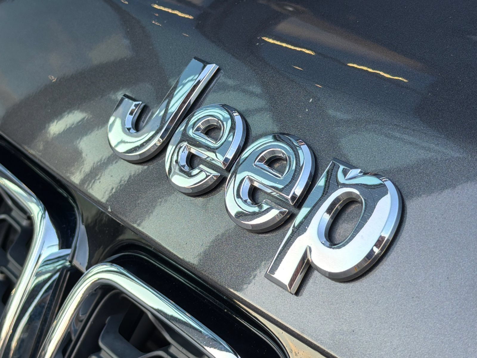 Used 2017 Jeep Grand Cherokee Limited AWD/4WD image 14