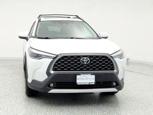 Used 2023 Toyota Corolla Cross XLE image 2