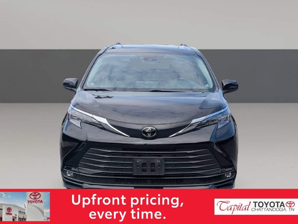 Used 2026 Toyota Sienna XLE FWD image 3