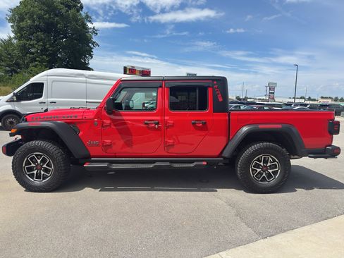Used 2025 Jeep Gladiator Rubicon AWD/4WD image 6