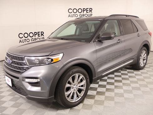 Used 2023 Ford Explorer XLT w/ Equipment Group 202A RWD image 11