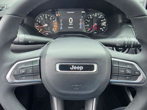Used 2023 Jeep Compass Latitude image 9