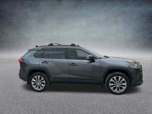 Used 2021 Toyota RAV4 XLE Premium AWD/4WD image 7