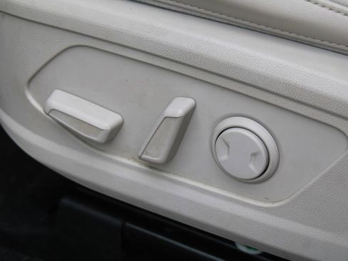 Certified 2025 Kia Sorento S w/ Panoramic Sunroof Package image 23