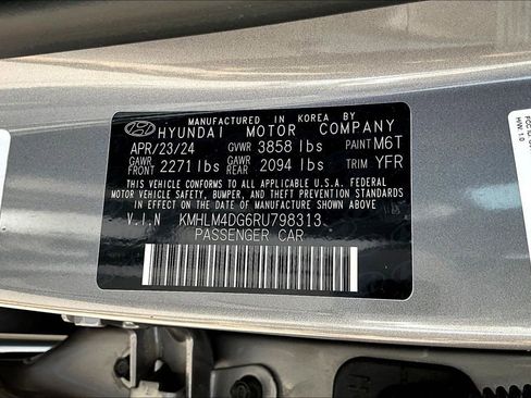 Used 2024 Hyundai Elantra SEL FWD image 18