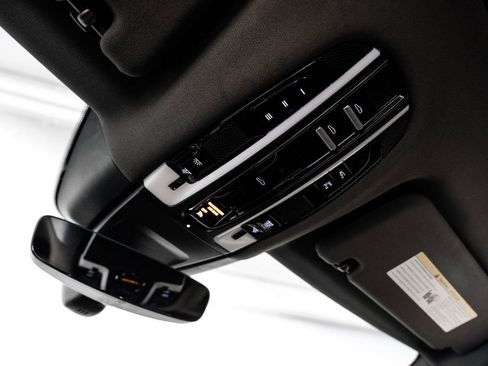 Used 2021 Porsche Panamera image 31