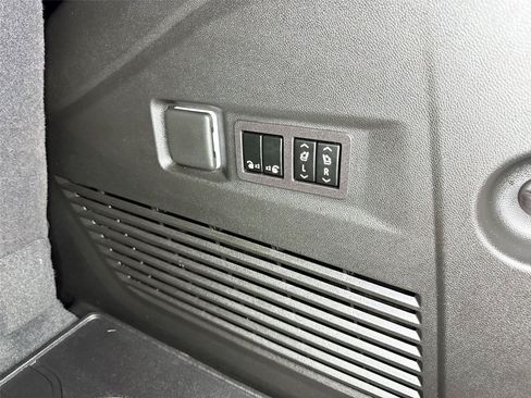 Used 2026 GMC Yukon Denali w/ Sun & Power Step Package AWD/4WD image 22