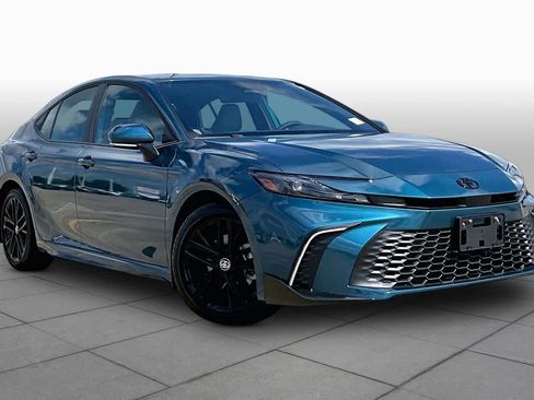 Used 2026 Toyota Camry SE w/ Convenience Package FWD image 3