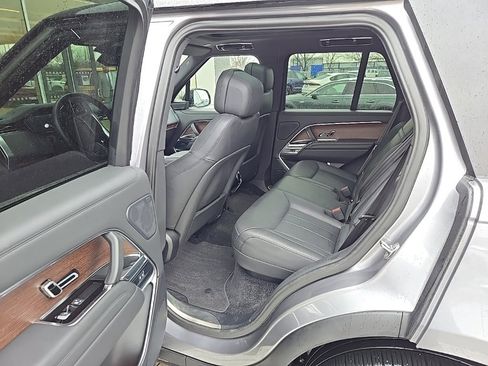 Used 2024 Land Rover Range Rover SE image 13
