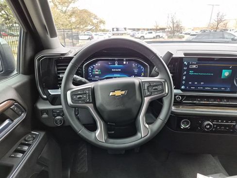 Used 2023 Chevrolet Silverado 1500 LT image 24