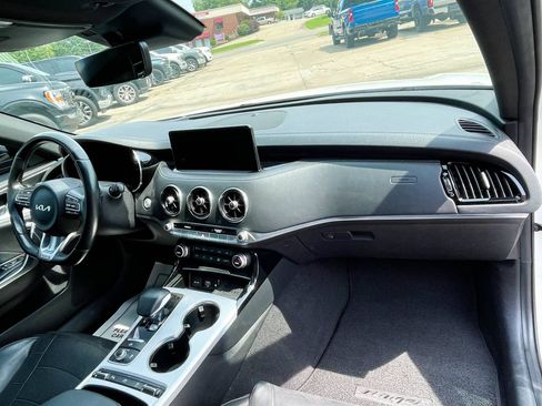 Used 2022 Kia Stinger GT2 RWD image 9