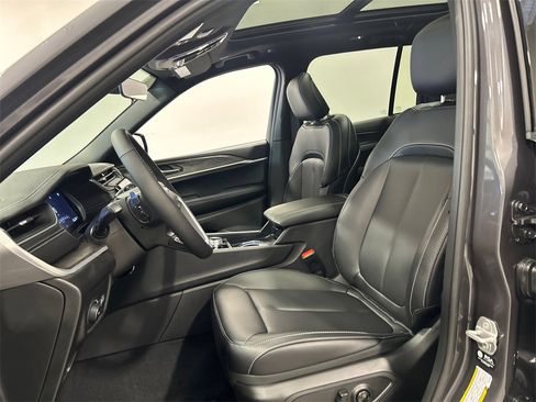 New 2025 Jeep Grand Cherokee Limited image 15