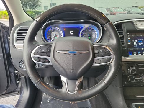 Used 2019 Chrysler 300 Limited RWD image 21