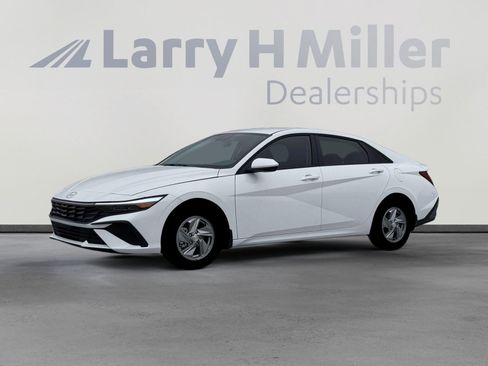 New 2026 Hyundai Elantra SE FWD image 2