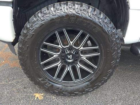 Used 2019 Nissan Titan SV w/ SV Convenience Package AWD/4WD image 9
