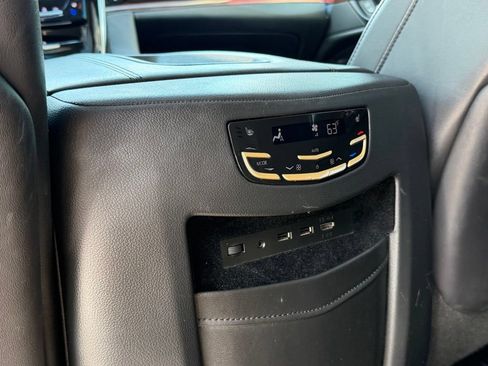 Used 2019 Cadillac Escalade ESV Premium Luxury AWD/4WD image 22