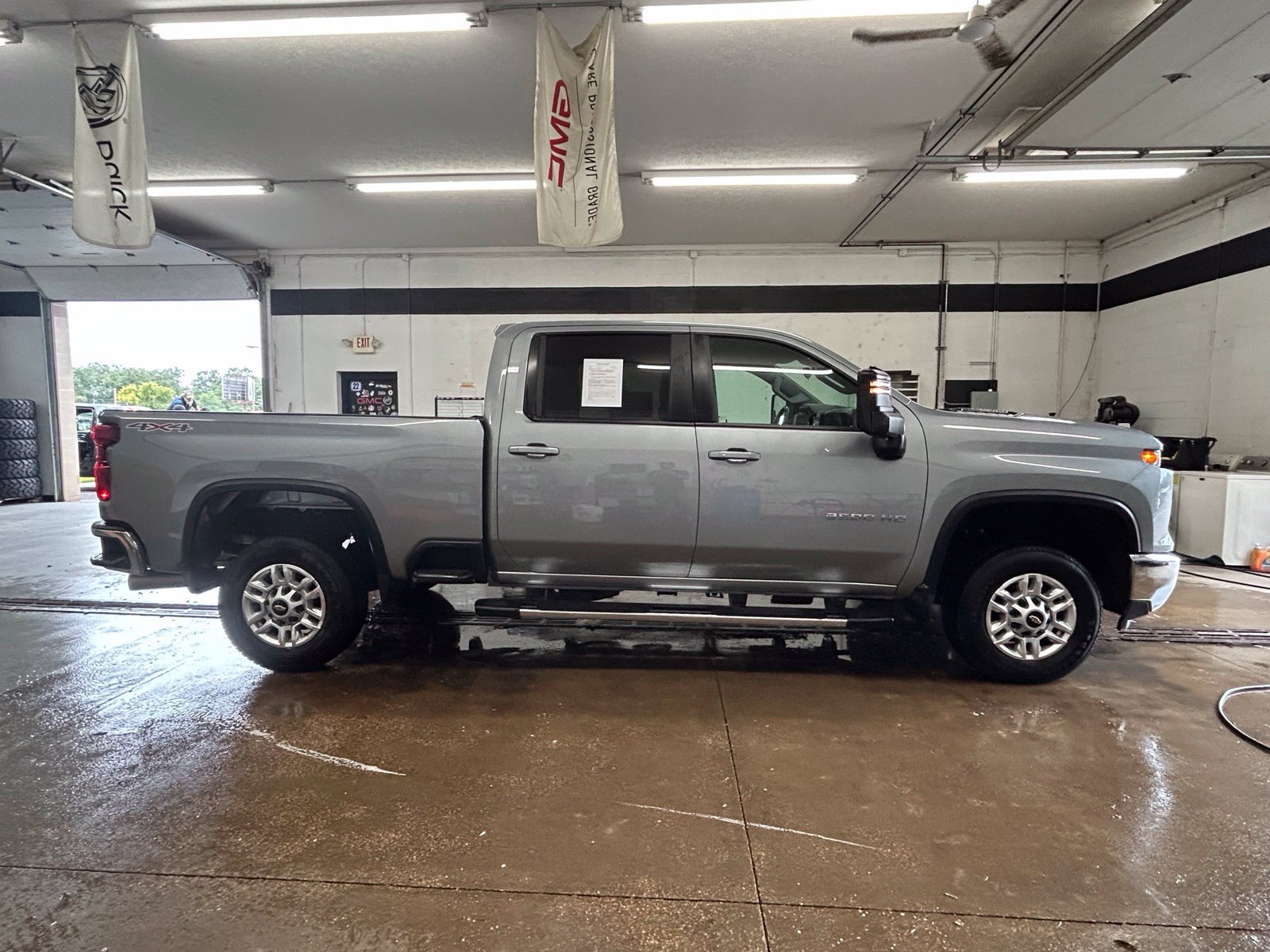 Used 2025 Chevrolet Silverado 2500 LT w/ Convenience Package AWD/4WD image 8