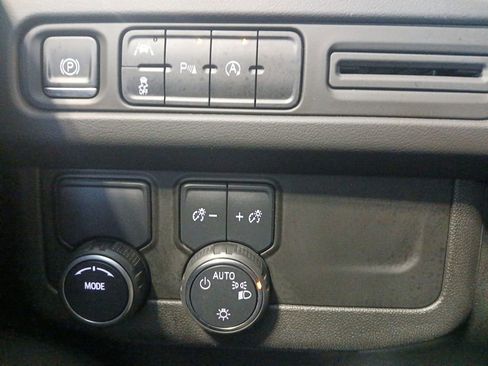 Used 2023 Chevrolet Suburban LS image 12