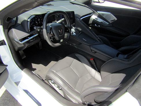 Used 2022 Chevrolet Corvette Stingray Preferred Cpe w/ Z51 Performance Package RWD image 10