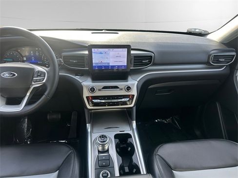 Used 2022 Ford Explorer XLT w/ XLT Sport Appearance Package image 11