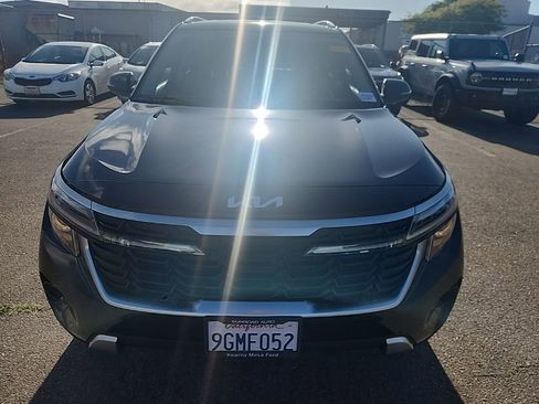 Certified 2024 Kia Seltos EX FWD image 2