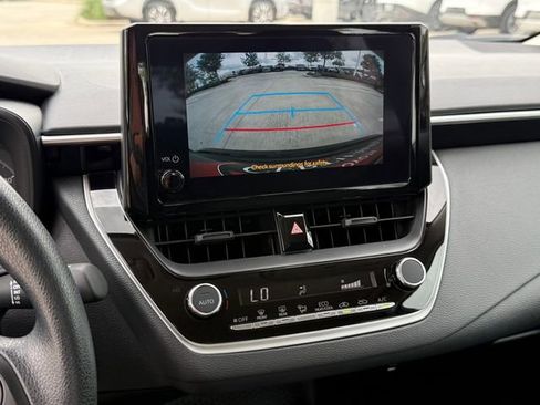 Used 2025 Toyota Corolla LE image 20