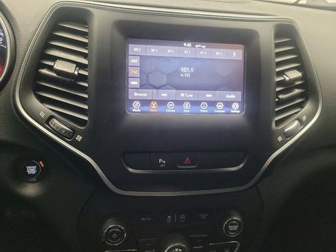 Used 2019 Jeep Cherokee Latitude Plus w/ Comfort/Convenience Group image 25