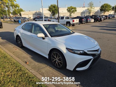 Used 2023 Toyota Camry SE FWD image 2