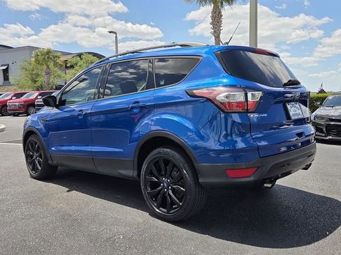 Used 2018 Ford Escape SE w/ SE Sport Appearance Package FWD image 4