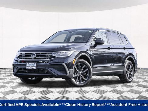Certified 2024 Volkswagen Tiguan SE image 2