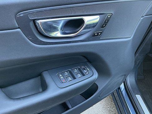 Certified 2023 Volvo XC60 B5 Plus w/ Climate Package AWD/4WD image 16