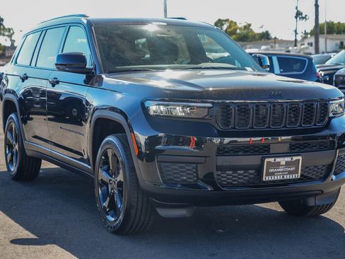 New 2025 Jeep Grand Cherokee L Altitude image 3