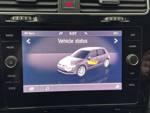 Used 2016 Volkswagen Golf 4-Door image 48