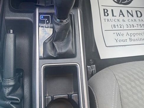 Used 2022 Toyota Tacoma SR5 image 24