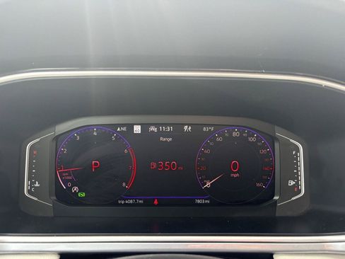 Certified 2025 Volkswagen Taos SEL AWD/4WD image 2