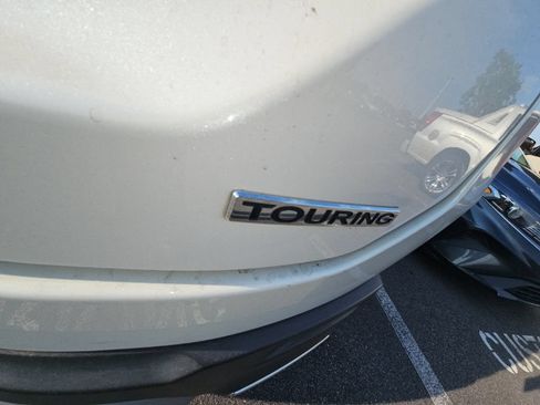 Used 2023 Honda Pilot Touring image 8