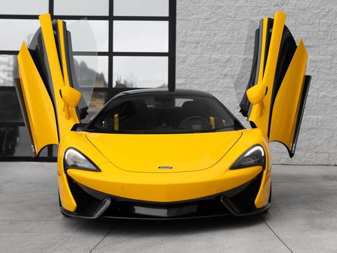 Used 2019 McLaren 570S Spider RWD image 4