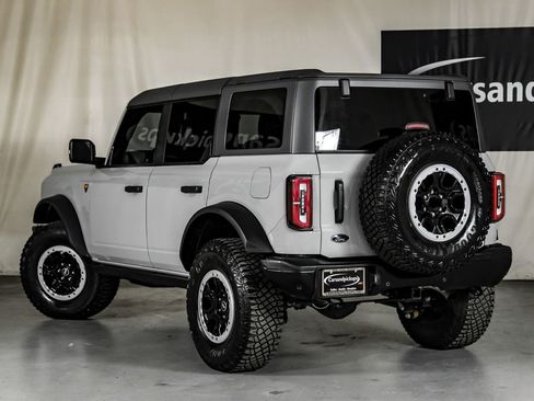 Used 2024 Ford Bronco Badlands image 11