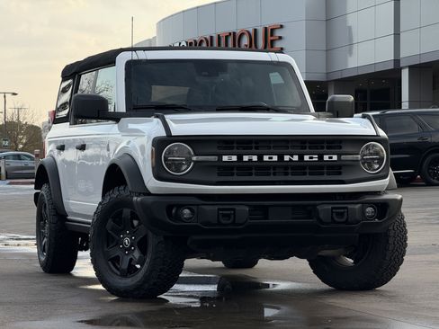 Used 2022 Ford Bronco Black Diamond image 3