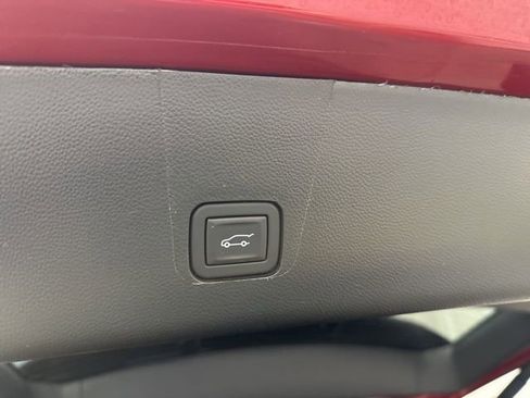 Used 2023 Chevrolet Traverse LT FWD image 32