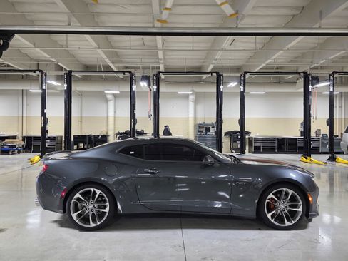 Used 2017 Chevrolet Camaro LT image 8